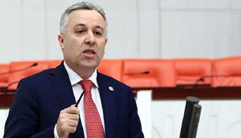 تشَتين أريق النائب البرلماني المعارض جانب من عمليات هدم المساجد في ولاية قيصري التركية