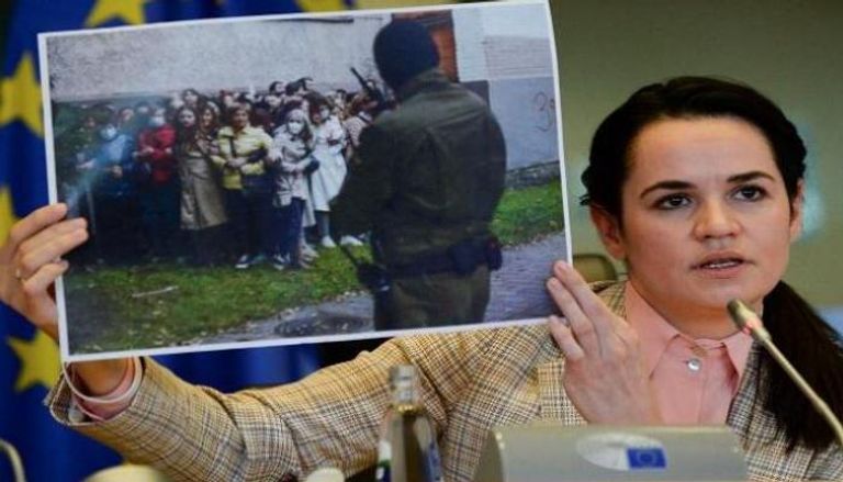 زعيمة المعارضة البيلاروسية سفيتلانا تيخانوفسكايا تعرض مظاهرات بلادها