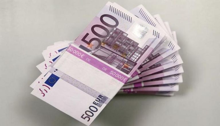 عملات من اليورو الأوروبي - رويترز