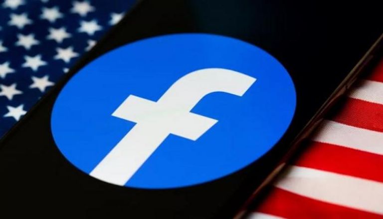 شعار فيسبوك مع علم الولايات المتحدة الأمريكية
