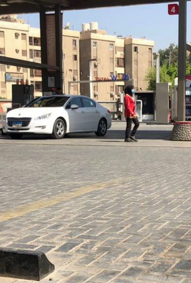 أميرة تباشر عملها في محطة الوقود