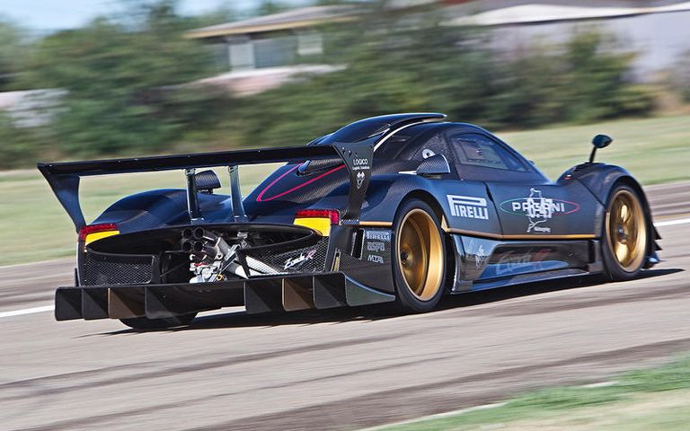 طراز Pagani Zonda R  طراز مرسيدس 190E 2.5-16 Evo II