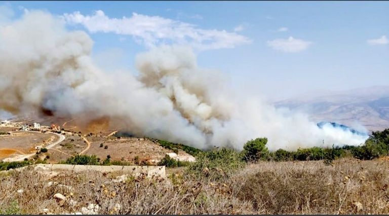 الحرائق تلتهم مساحات شاسعة من أحراج لبنان وتصل إلى محيط المنازل 