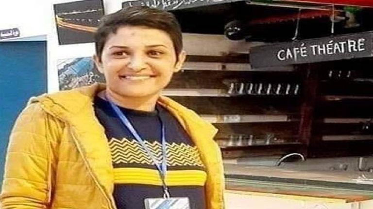 الفنانة التونسية الشابة عبير شعبان عناصر من قوات الأمن التونسية - أرشيفية