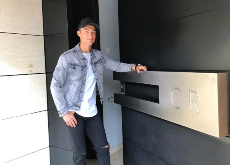 أحد قصور كريستيانو رونالدو