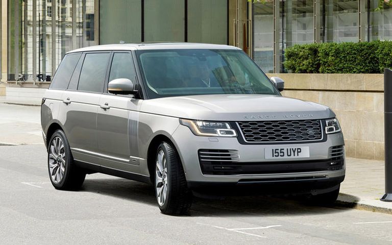 اول نسخة كهربائية منه، كانت تعمل بمحرك PHEV تطوير طراز رينج روفر