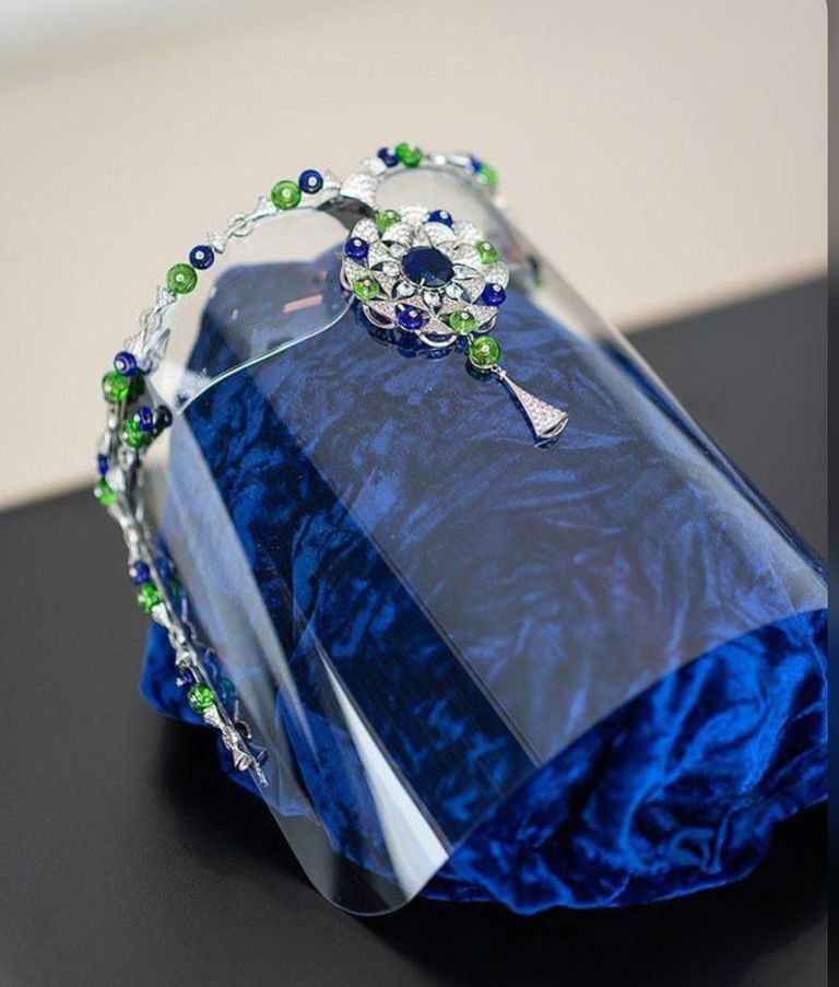 لبنانية تحتفل بعيد ميلادها