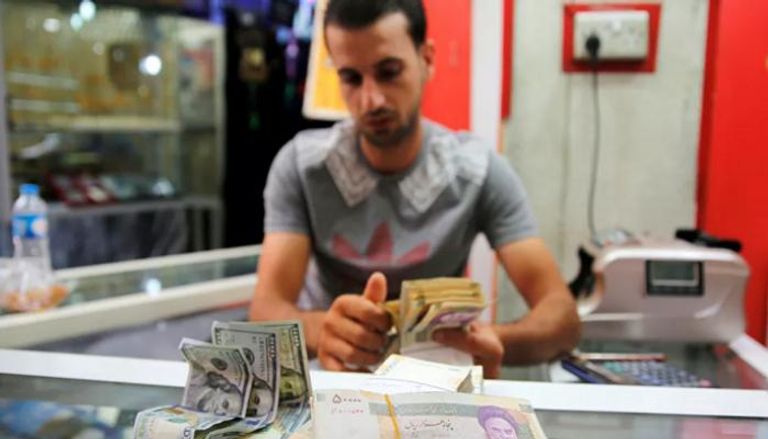 انهيار سعر الريال الإيراني