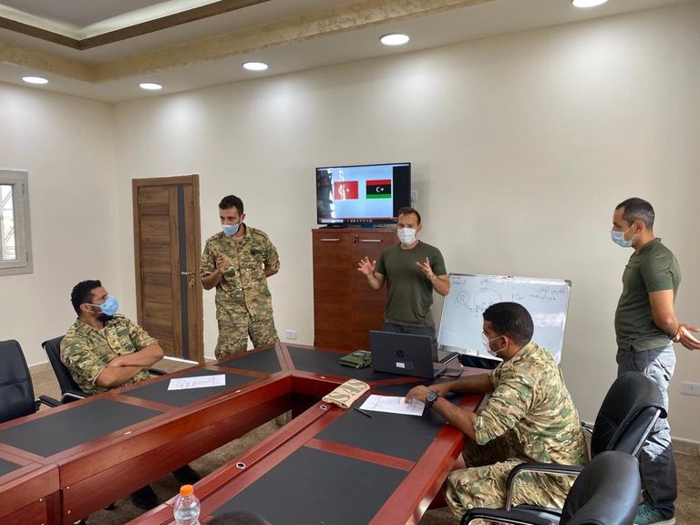 ضباط أتراك في مدينة الخمس الليبية وزير الخارجية الليبي الدكتور عبدالهادي الحويج