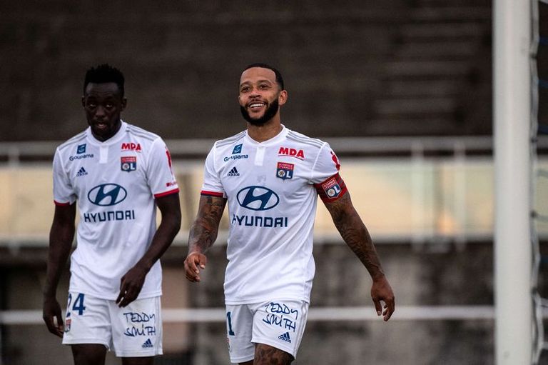 ديباي بقميص ليون 