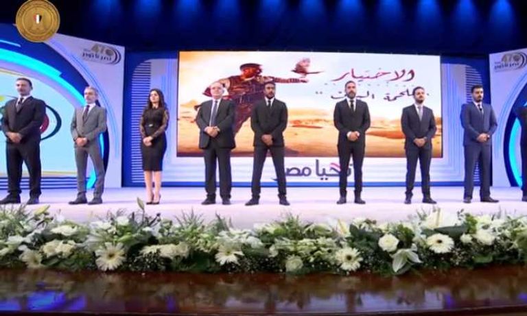أبطال مسلسل الاختيار على مسرح التكريم