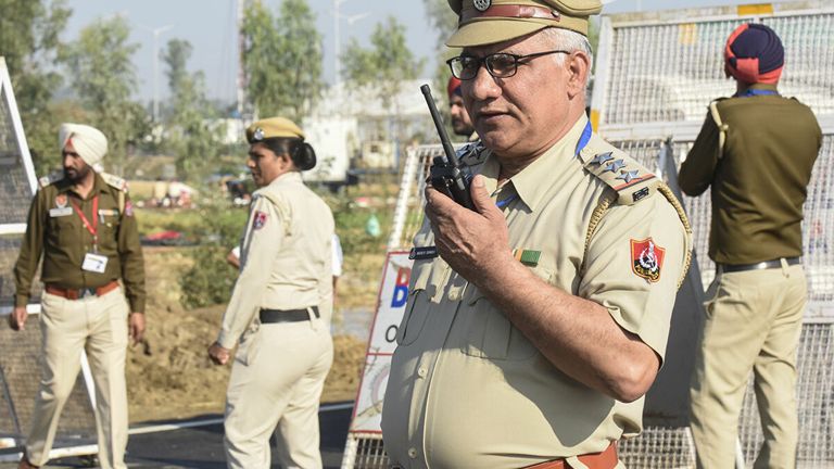 الشرطة الهندية مطالبة بتخفيض "الكروش"