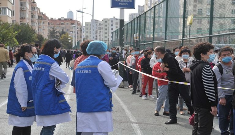 3 مستويات لإجراءات العزل ببريطانيا.. وفحوصات لمدينة صينية بأكملها - صورة 2