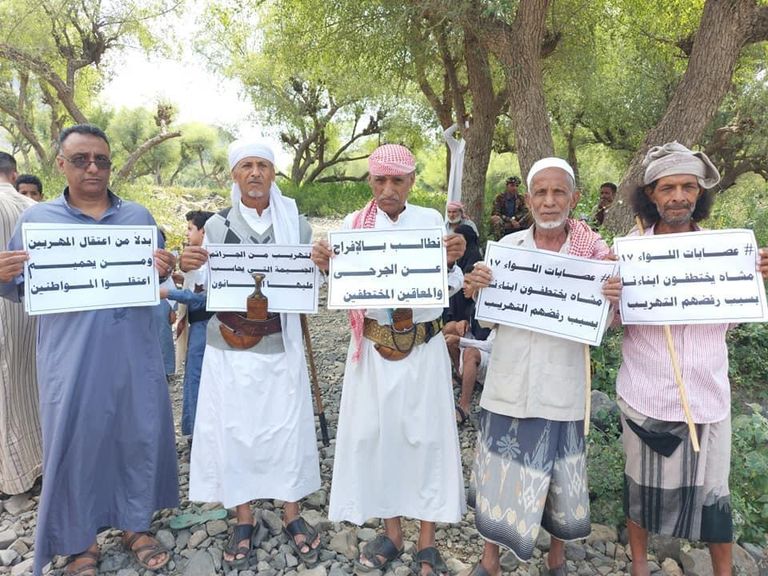 سكان البلدات النائية في ريف تعز ينددون بجرائم الإخوان