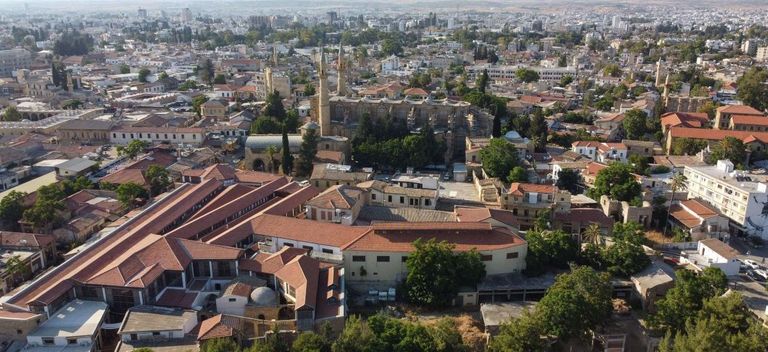 مصطفى أكينجي يرفض الاحتلال التركي لقبرص