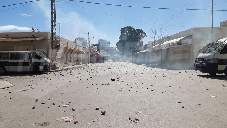 آثار الاشتباكات في القصرين التونسية