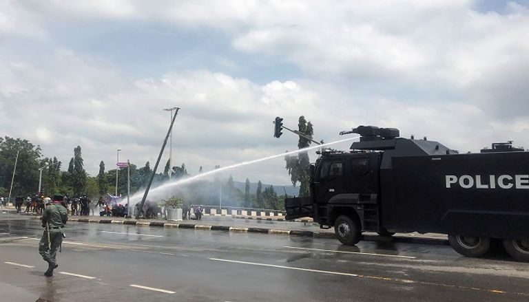 نيجيريا على صفيح ساخن وبخاري يقدم تعهدات - صورة 1