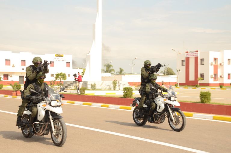 جنود في الحرس الجمهوري الجزائري خلال التدريبات عناصر من قوات الحرس الجمهوري الجزائري