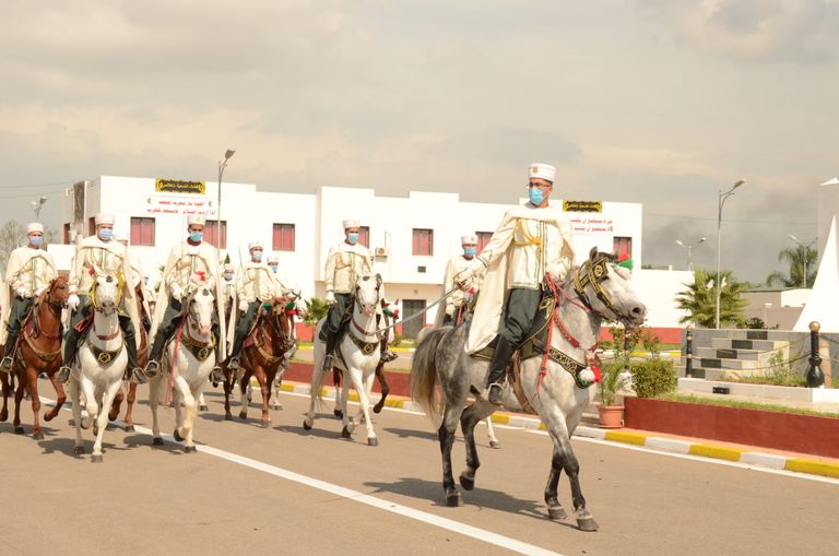 جنود في الحرس الجمهوري الجزائري خلال التدريبات عناصر من قوات الحرس الجمهوري الجزائري
