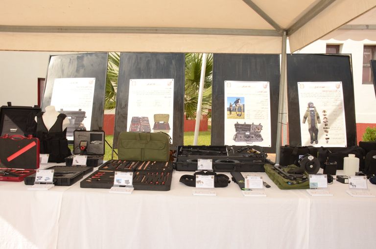 عتاد وأسلحة الحرس الجمهوري الجزائري عناصر من قوات الحرس الجمهوري الجزائري