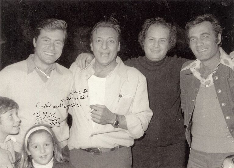 محمود ياسين مع أسرته 