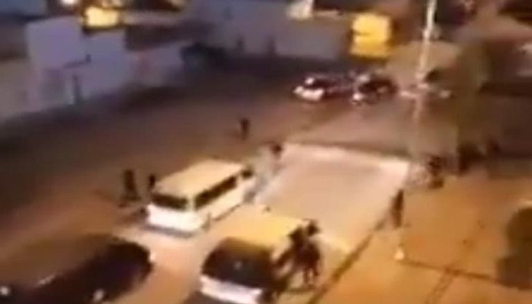 جانب من المواجهات التي تشهدها محافظة القصرين التونسية بعد وفاة رجل تحت أنقاض كشك احتجاجات اندلعت في تونس إثر مصرع مواطن