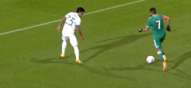 من مباراة الجزائر والمكسيك من مباراة الجزائر والمكسيك