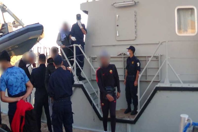 توقيف مهاجرين سريين شمال الجزائر جندي في الجيش الجزائري - أرشيفية