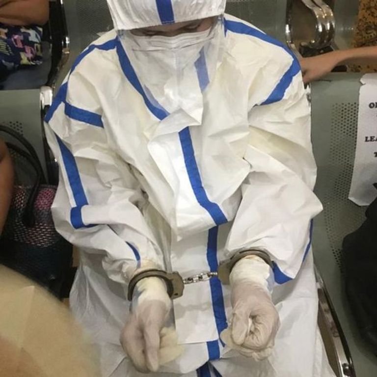 رينا ماي ناسينو في جنازة طفلتها