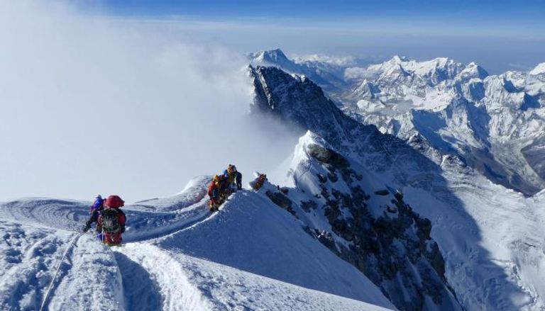 التسلق في جبال الألب بسويسرا - أرشيفية