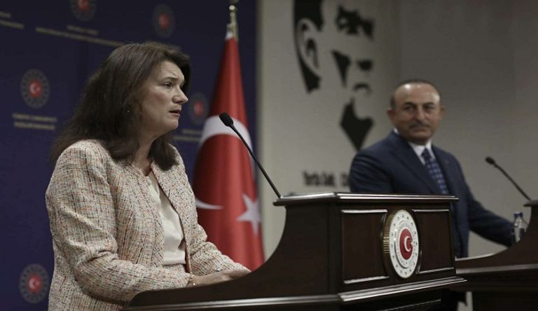 وزير خارجية تركيا بدا عاجزا أمام انتقادات نظيرته السويدية في أنقرة