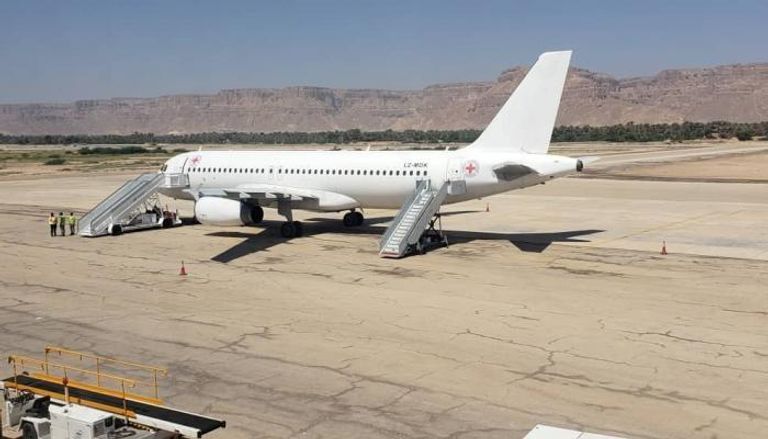 طائرة الصليب الأحمر نقلت الأسرى من صنعاء إلى سيئون