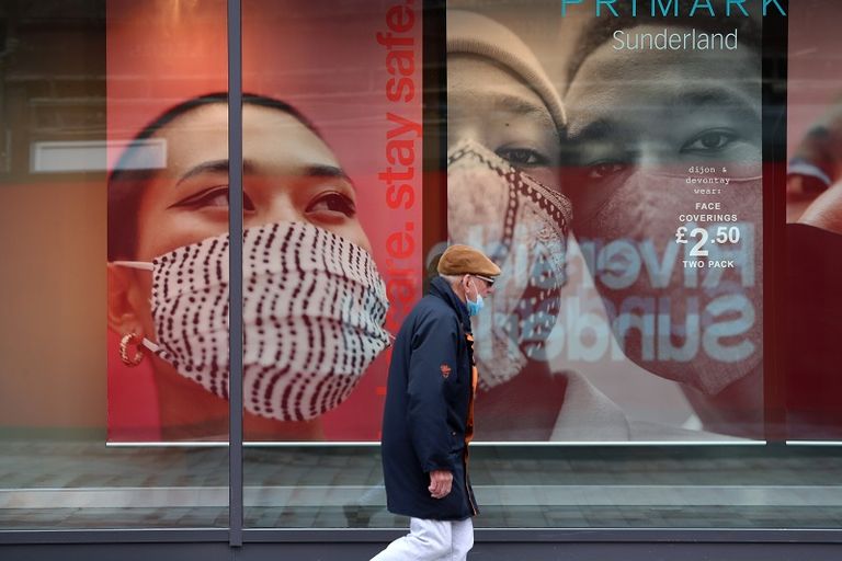 الرئيس الفرنسي إيمانويل ماكرون يتحدث إلى الفرنسيين عبر التليفزيون