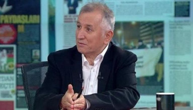  الكاتب التركي محمد أوجاقطن