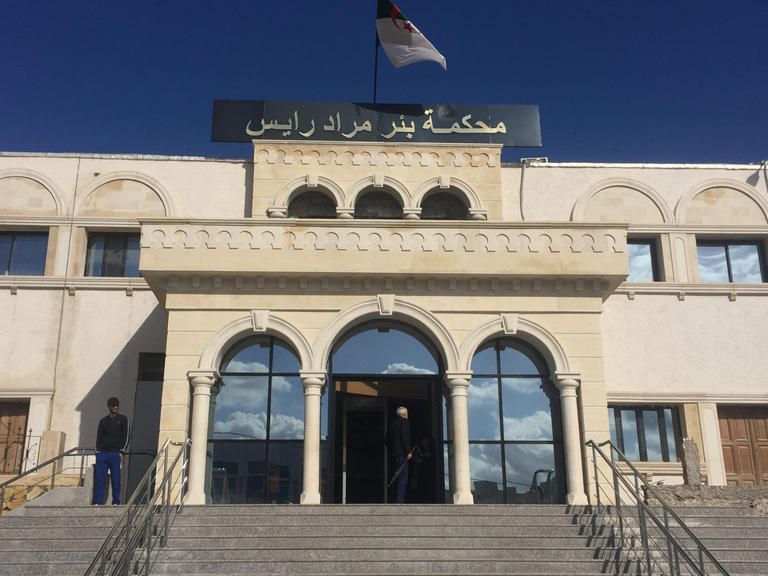 محكمة بئر مراد رايس بالجزائر العاصمة سوار إلكتروني لتتبع المجرمين - أرشيفية