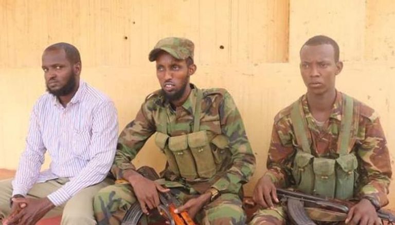 3 عناصر من الشباب الإرهابية يستسلمون للجيش الصومالي