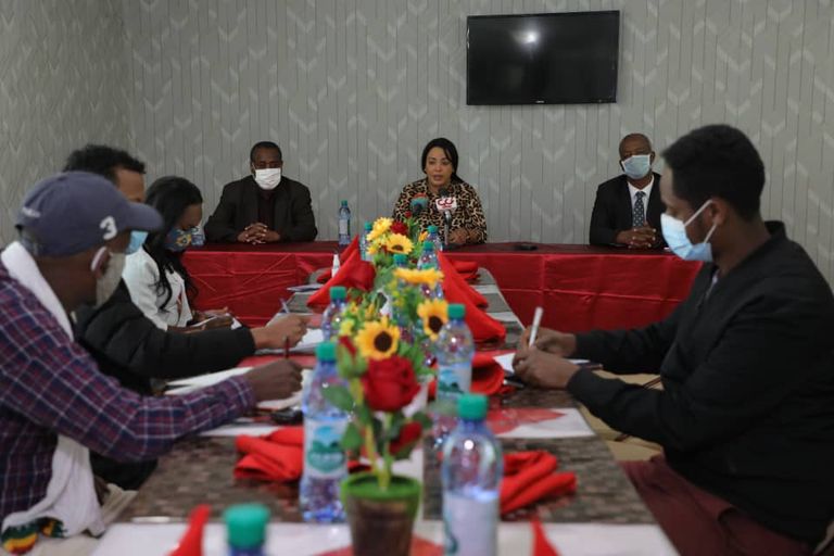 مزارع إثيوبي يحكي عن الأضرار التي سببها الجراد