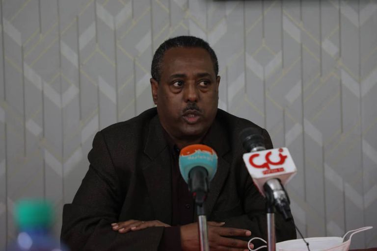 مزارع إثيوبي يحكي عن الأضرار التي سببها الجراد