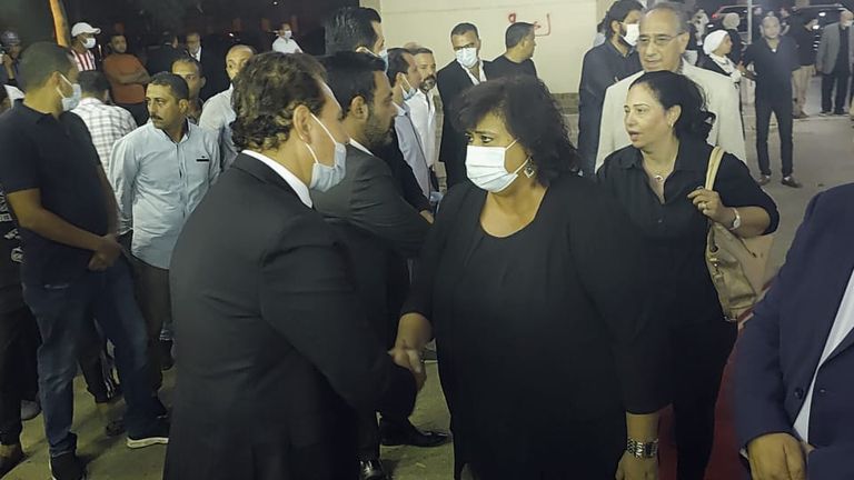 الفنان محمود حميدة يقدم واجب العزاء للفنان محمد رياض