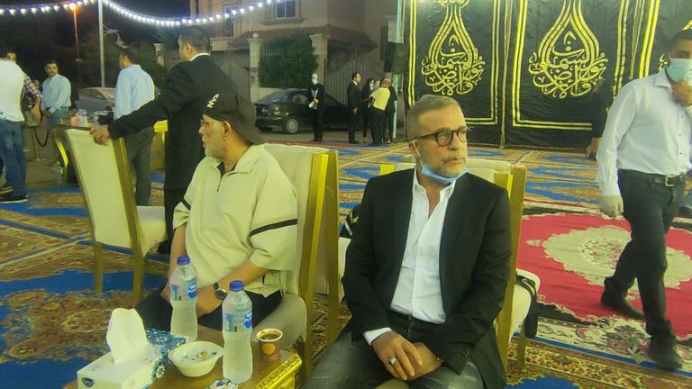 الفنان محمود حميدة يقدم واجب العزاء للفنان محمد رياض