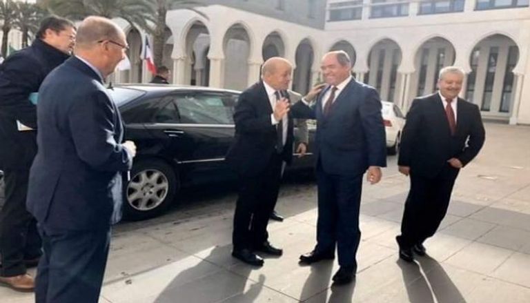 وزير الخارجية الفرنسي خلال زيارته إلى الجزائر