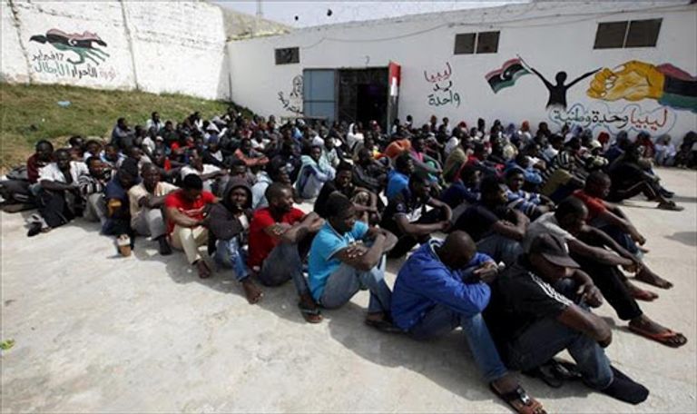 إجلاء عدد من المهاجرين من ليبيا
