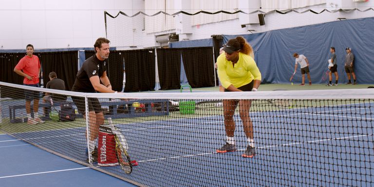 صورة مأخوذة من مدرب التنس الفرنسي (Netflix) باتريك موراتوغلو أثناء التدريب مع النجمة الأمريكية سيرينا ويليامز.