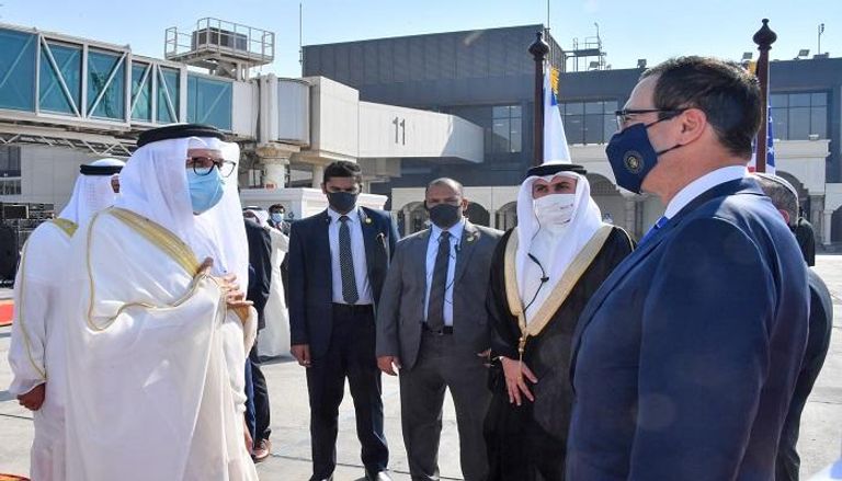  وزير الخزانة الأمريكي ستيفن مونشن خلال زيارته البحرين 