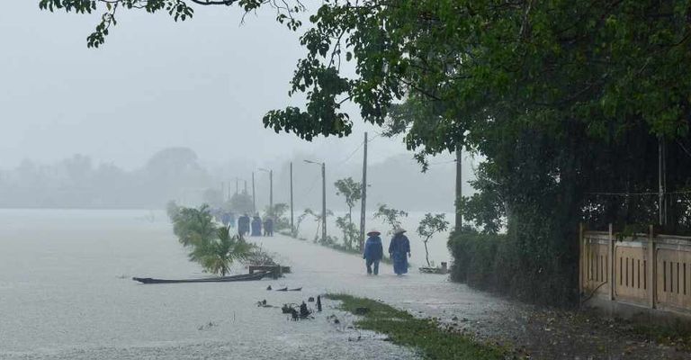 فقد 22 جنديا في انهيار أرضي بفيتنام