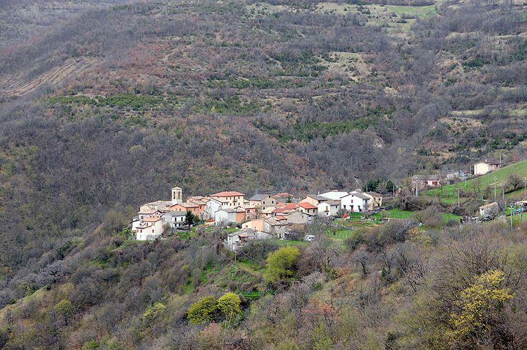 الصديقان كاريللي ونوبيلي في قريتهما