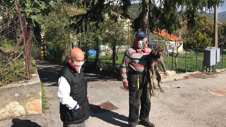 الصديقان كاريللي ونوبيلي في قريتهما