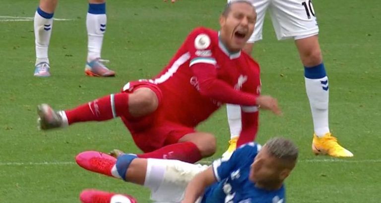 إصابة تياجو ألكانتارا لاعب ليفربول تياجو ألكانتارا لاعب ليفربول الإنجليزي