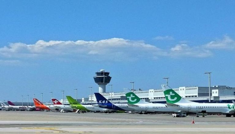 طائرات في مطار أثينا