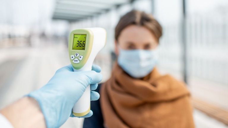 إجراء مسحة لفيروس كورونا